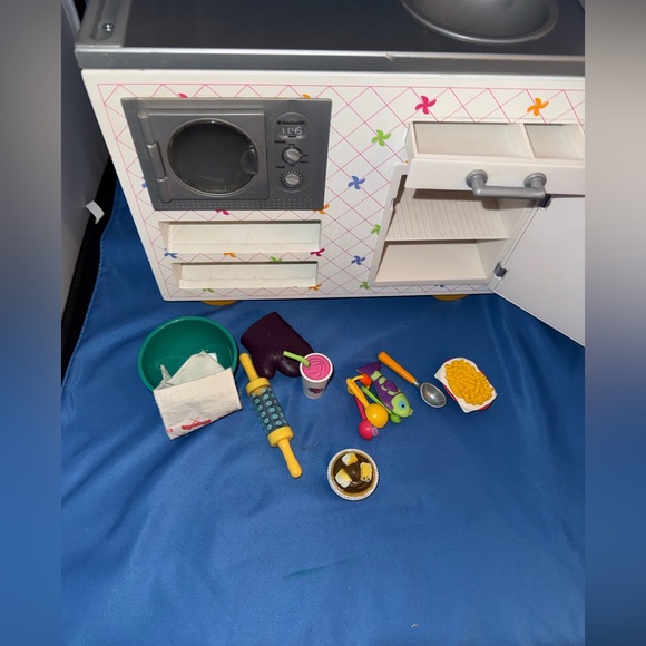 American Girl Doll CAMPUS SNACKS ROLLING CART RETIRED with 10 accessories - Picture 11 of 11